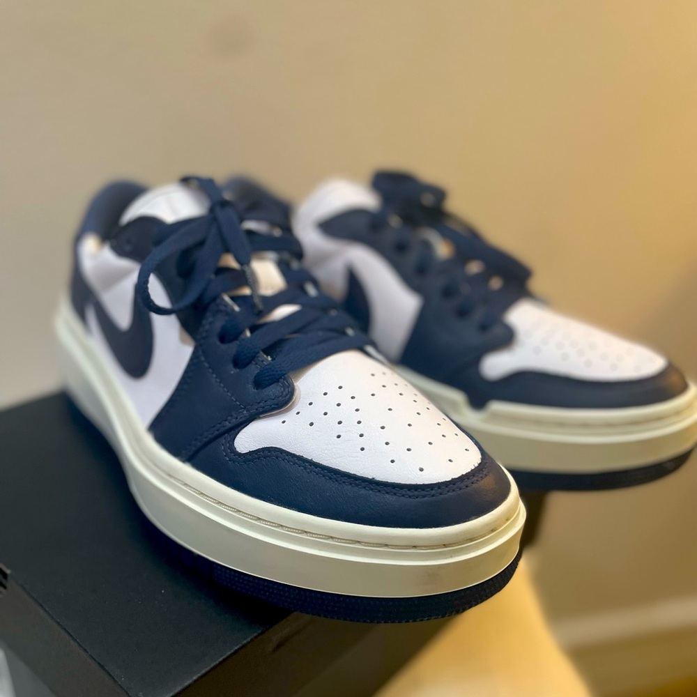 Air Jordan 1 Elevate low. Size women’s 10